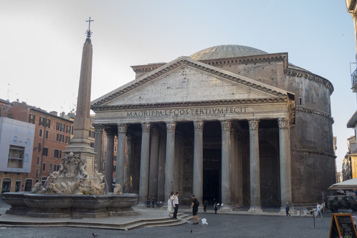 Pantheon facade and Piazza della Rotonda