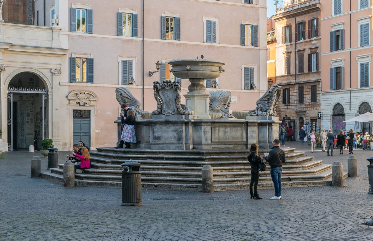 Fountain and facades in Piazza di Santa Maria in Trastevere