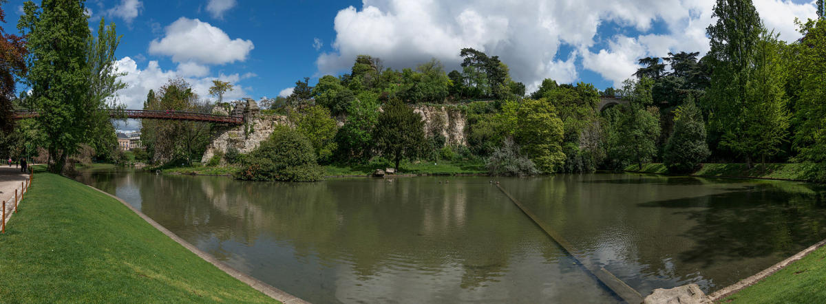 The Île du Belvédère at Parc des Buttes-Chaumont; path access can change. The Île du Belvédère at Parc des Buttes-Chaumont; path access can change.