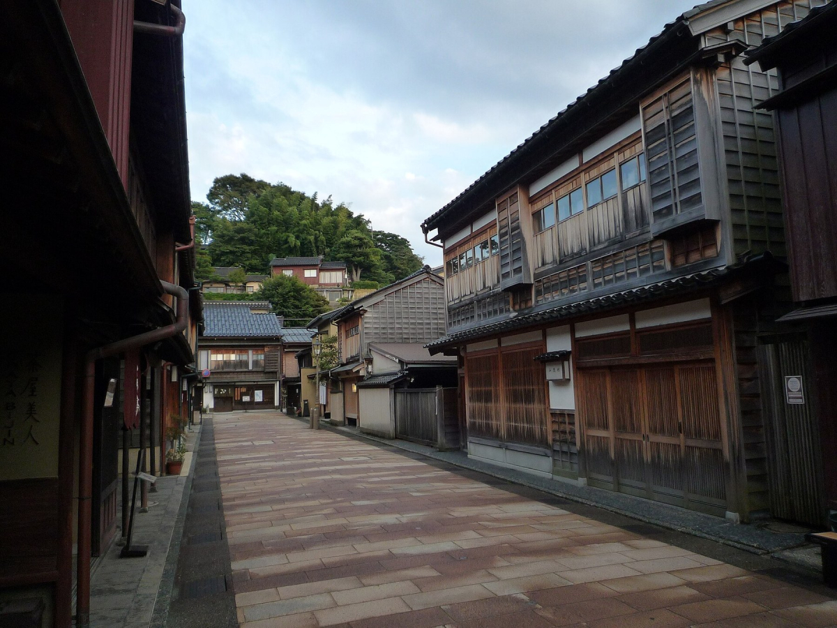 A street in Kanazawa’s historic district A street in Kanazawa’s historic district