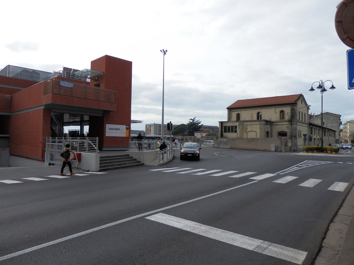 Pisa’s Sesta Porta bus-terminal area in a 2015 photograph; check current departures and stops with AT.