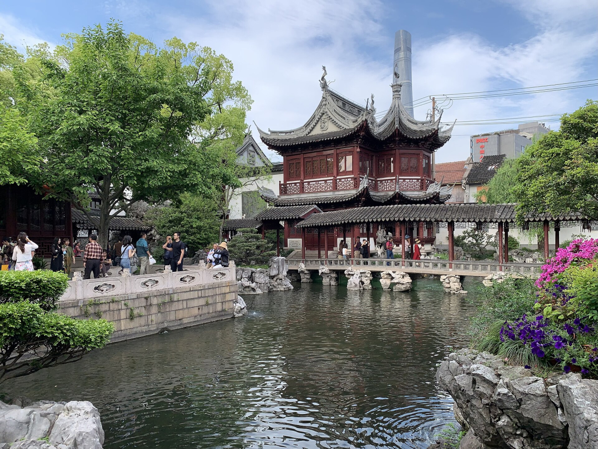 Huxinting Teahouse in Shanghai’s old-town area Huxinting Teahouse in Shanghai’s old-town area