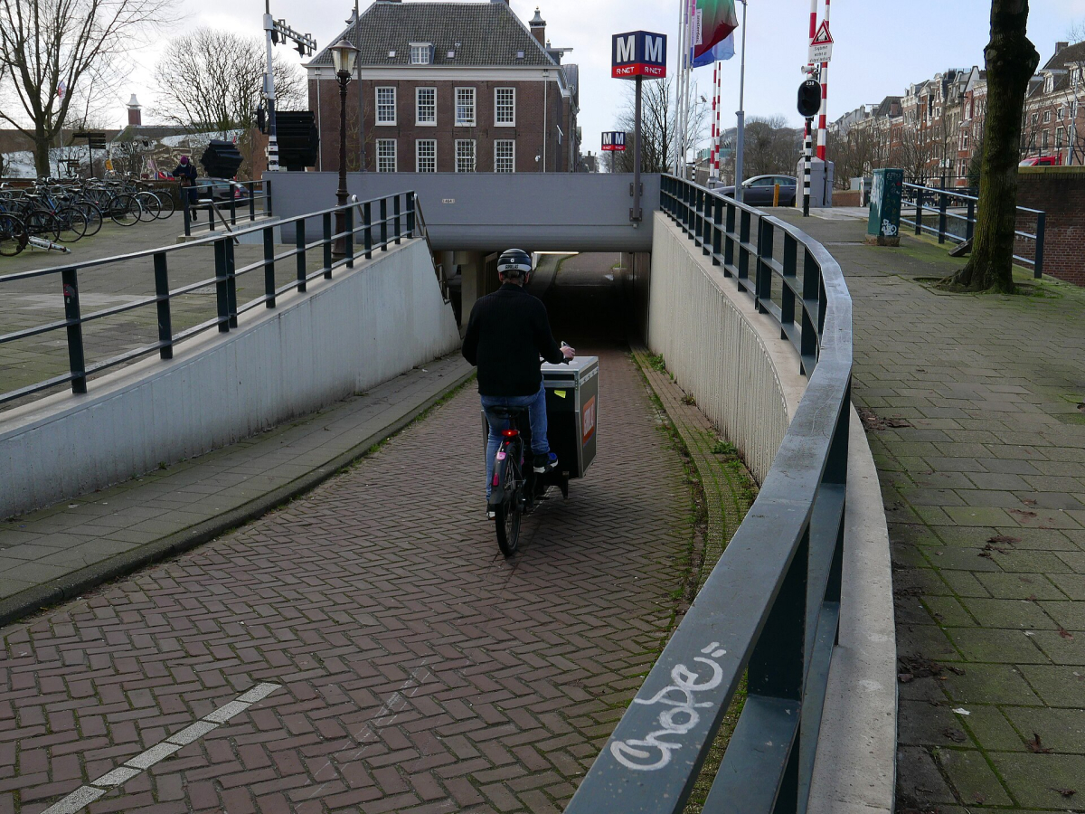 A pedestrian and cycle underpass beside Nieuwe Herengracht. A pedestrian and cycle underpass beside Nieuwe Herengracht.