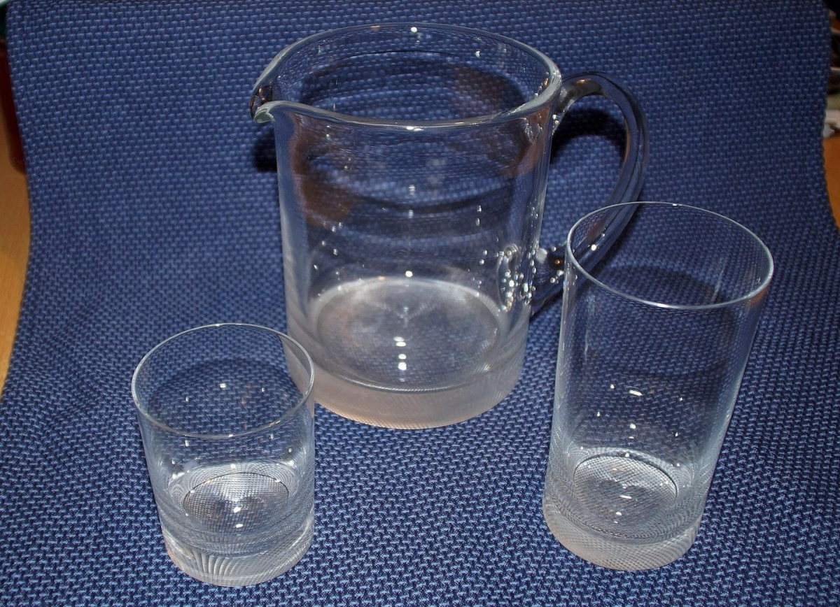 Lobmeyr glass in the Adolf Loos drinking-service design Lobmeyr glass in the Adolf Loos drinking-service design