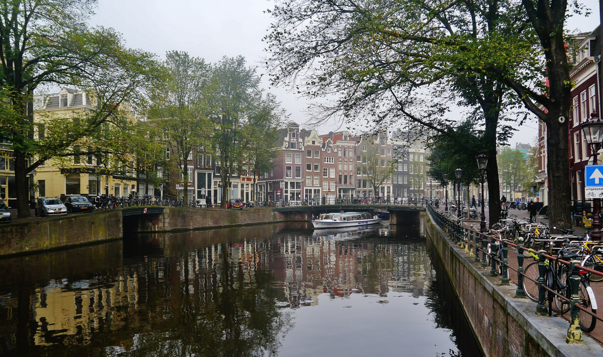 The Singel canal and its tree-lined quay. The Singel canal and its tree-lined quay.
