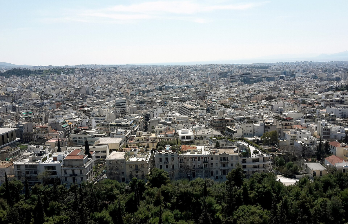 The modern city spreads around the ancient centre. The modern city spreads around the ancient centre.
