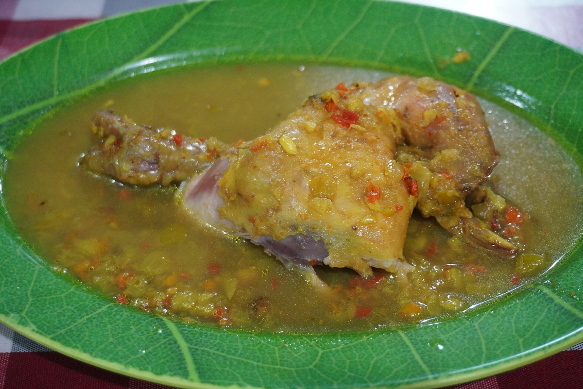 Ayam betutu in the Gilimanuk style