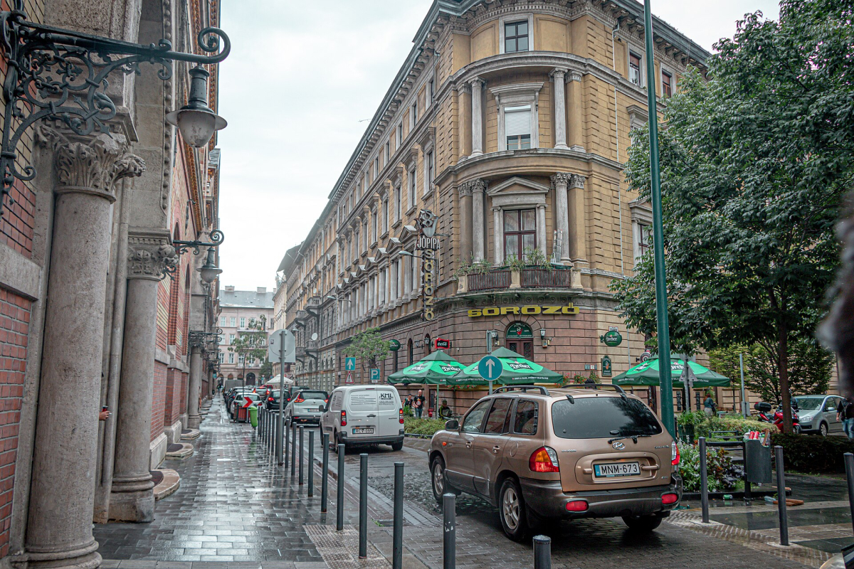 Pipa Street beside Budapest’s Central Market Hall Pipa Street beside Budapest’s Central Market Hall