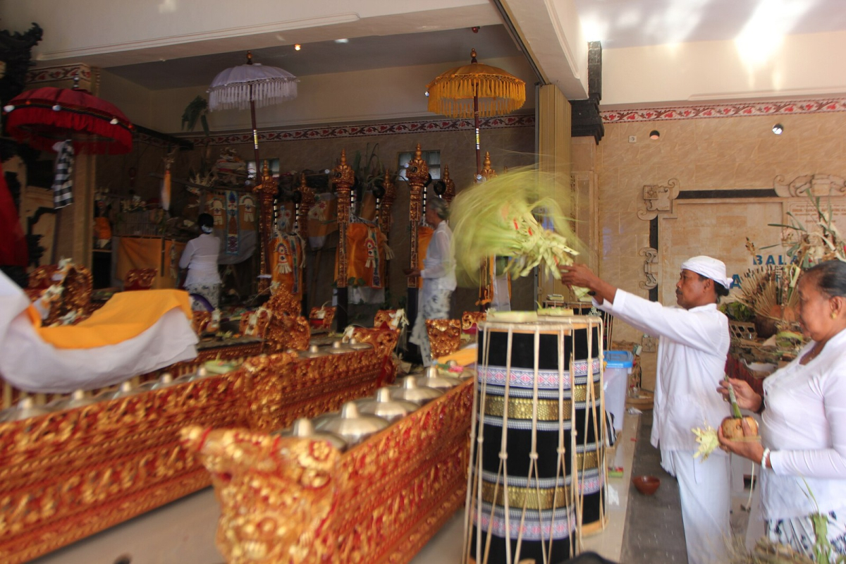 Balinese gamelan musicians and instruments