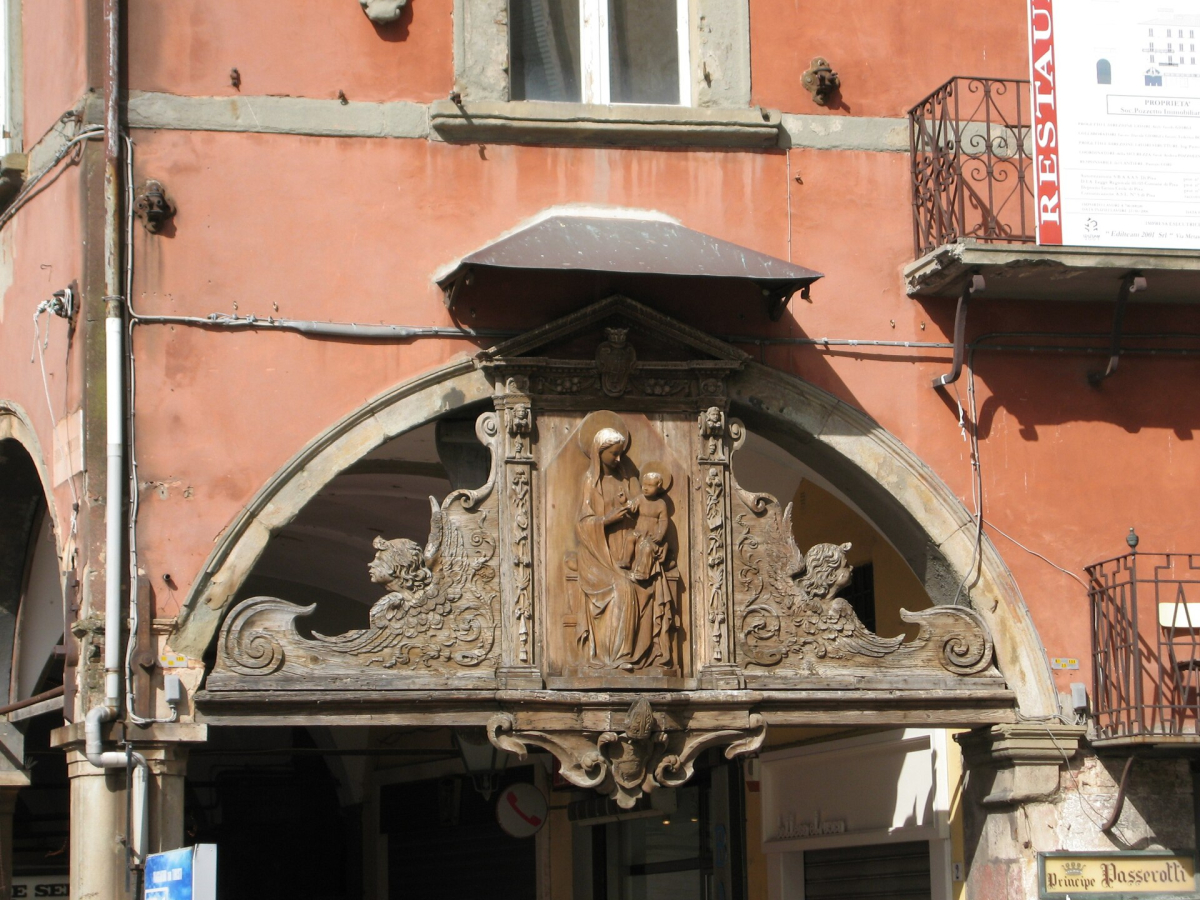 An architectural detail at the entrance to Borgo Stretto. An architectural detail at the entrance to Borgo Stretto.