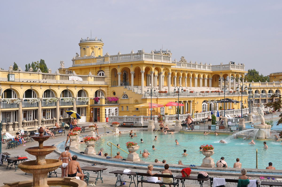 Széchenyi Thermal Bath in Budapest Széchenyi Thermal Bath in Budapest