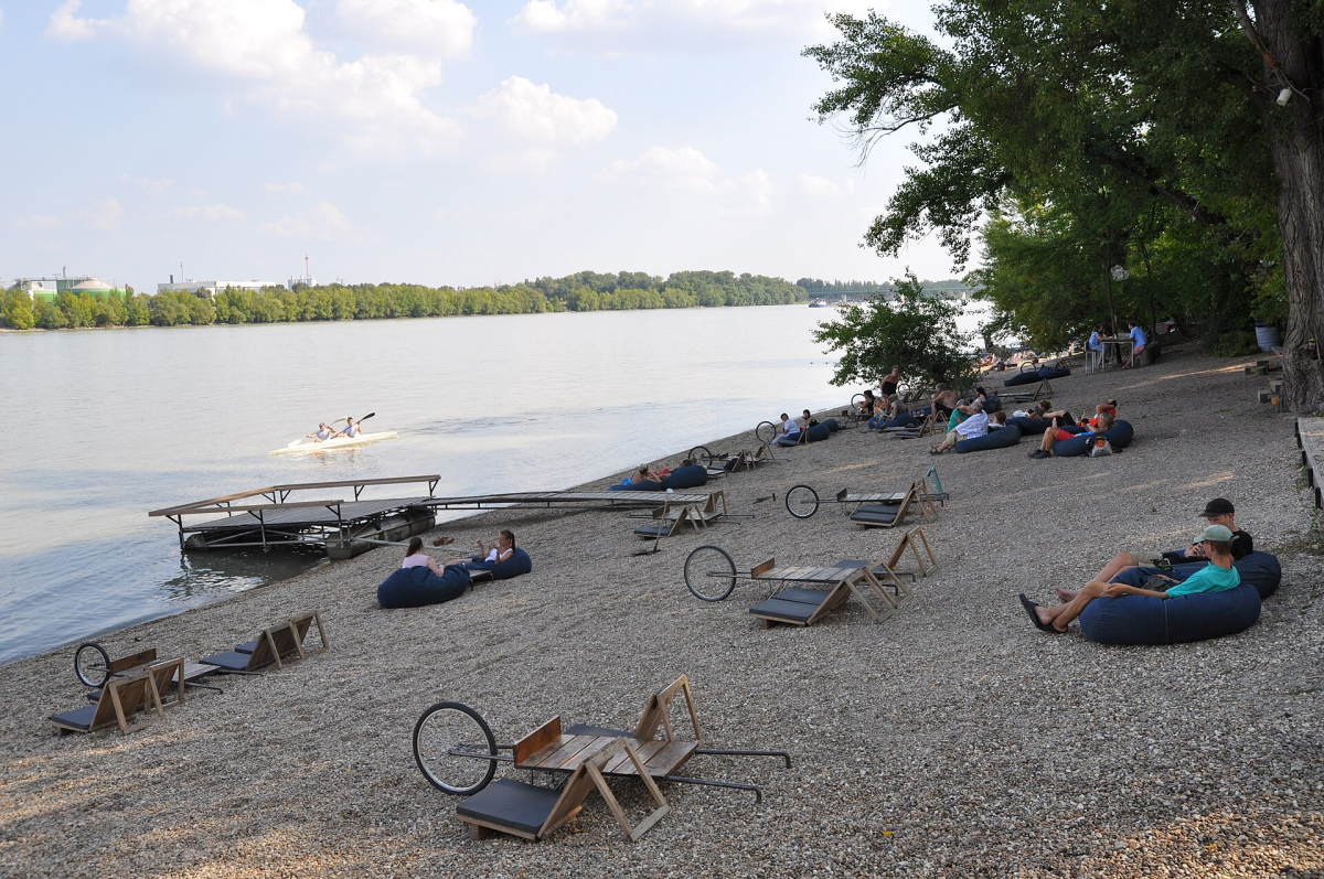 Római-part riverside in northern Budapest Római-part riverside in northern Budapest