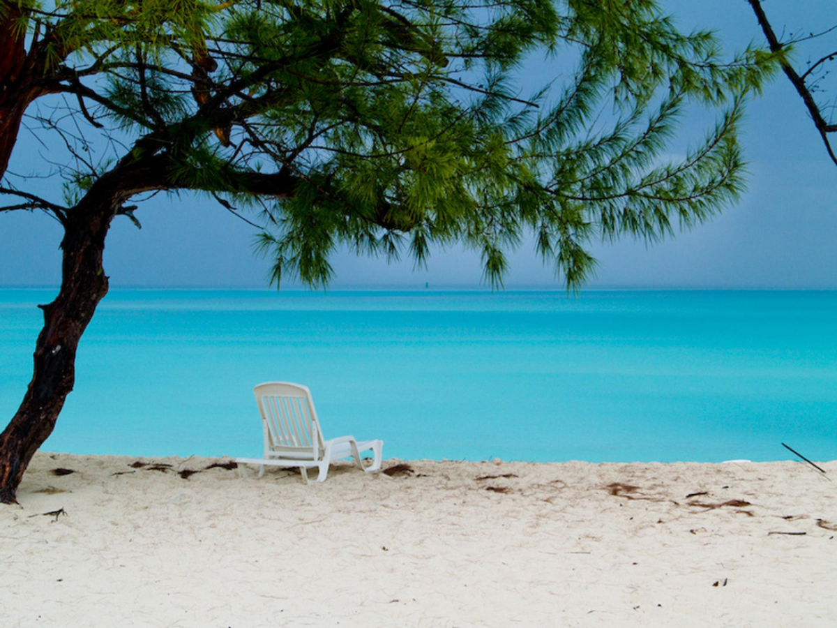 White sand and turquoise water on Cayo Largo del Sur