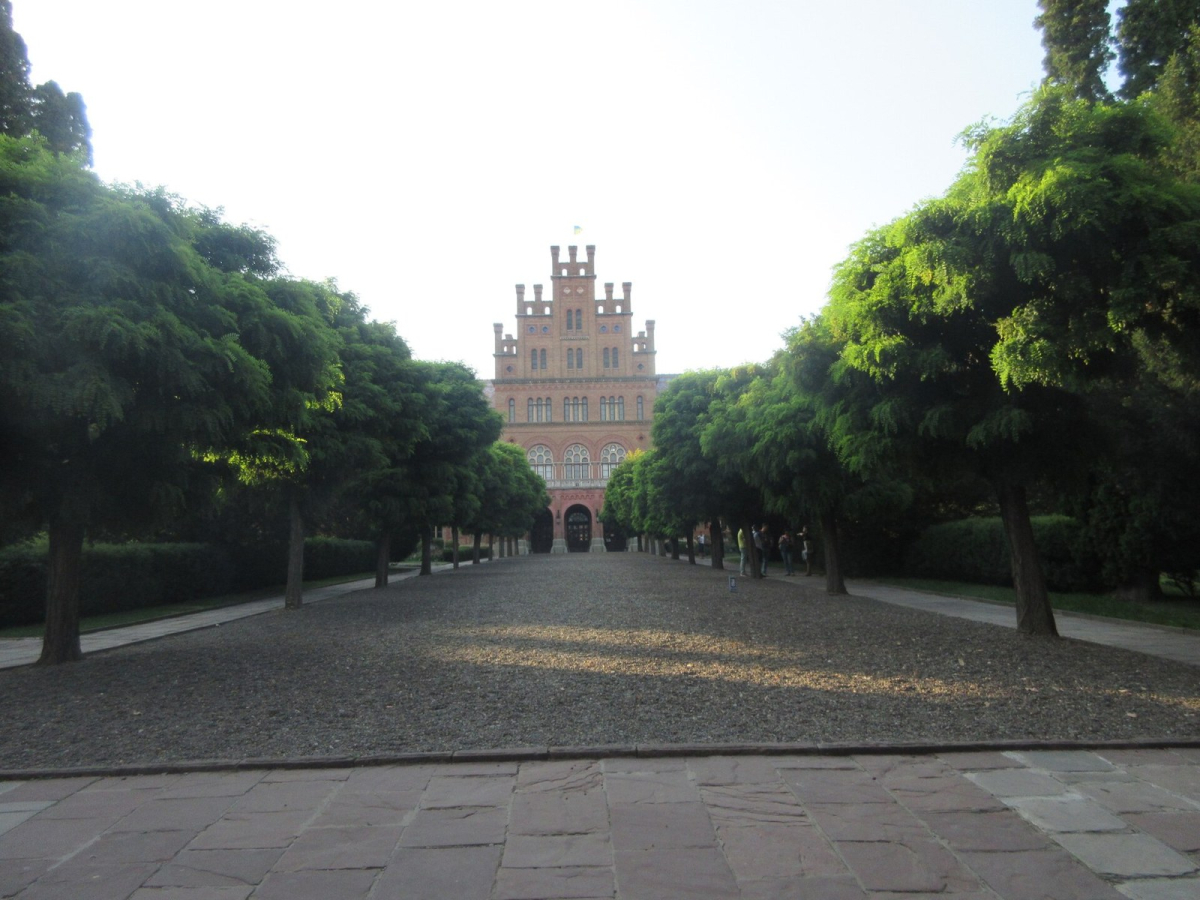 A tree-lined approach to the Metropolitans’ Residence in Chernivtsi A tree-lined approach to the Metropolitans’ Residence in Chernivtsi