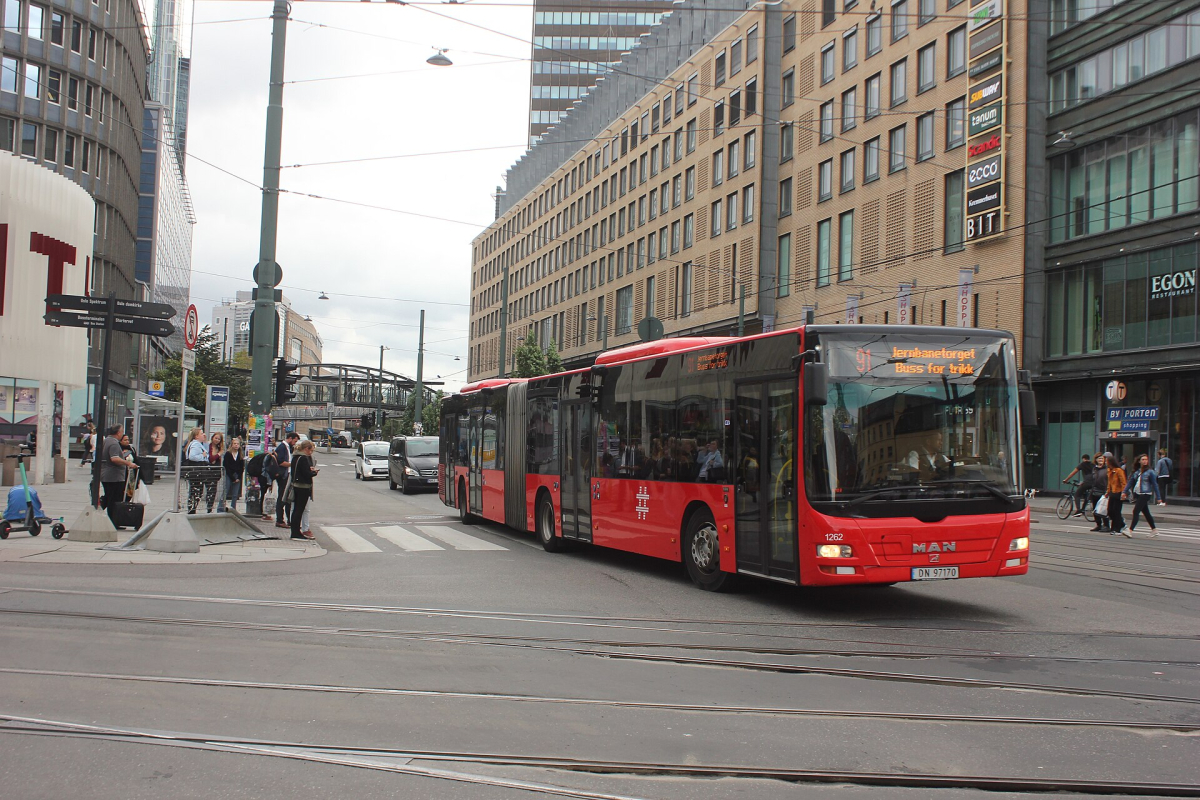 A red city bus in central Oslo, photographed in August 2019; an illustration of city-bus travel, not proof of today’s route or fleet.