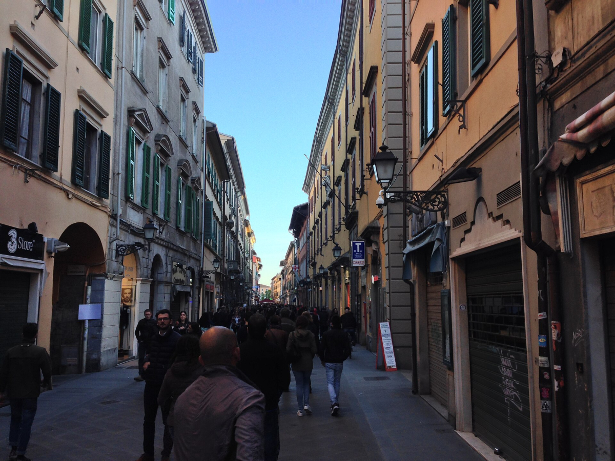 Corso Italia on the walking approach through the centre. Corso Italia on the walking approach through the centre.