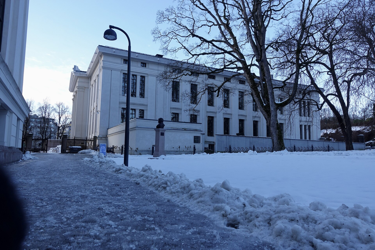 Winter snow by the University of Oslo’s Domus Bibliotheca, February 2022.