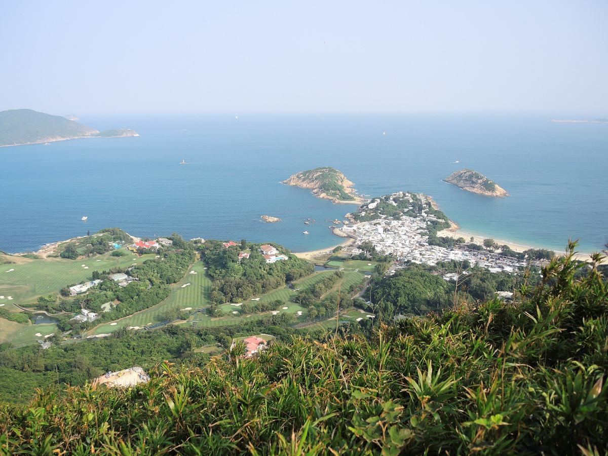 The coastal landscape along Dragon’s Back.