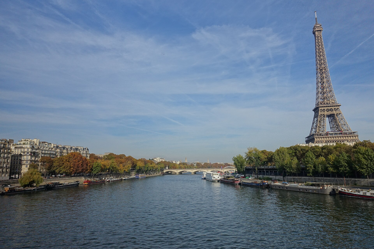 The Eiffel Tower and Seine from Pont de Bir-Hakeim.