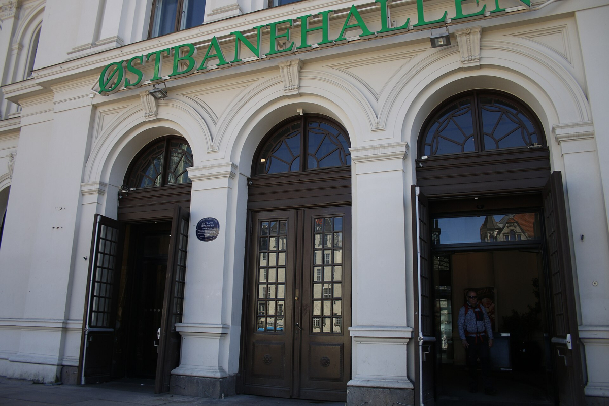 An entrance to Østbanehallen at Oslo Central Station. An entrance to Østbanehallen at Oslo Central Station.