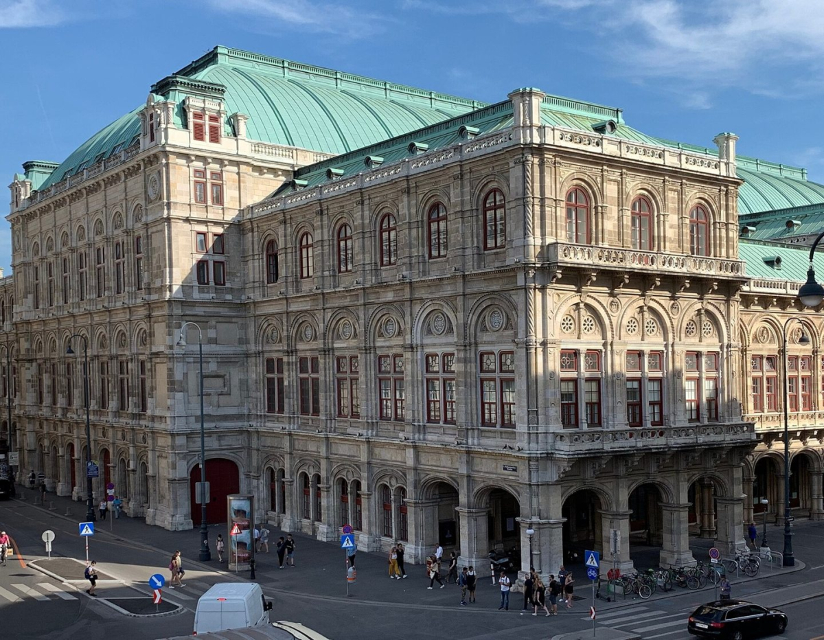The exterior of Vienna State Opera