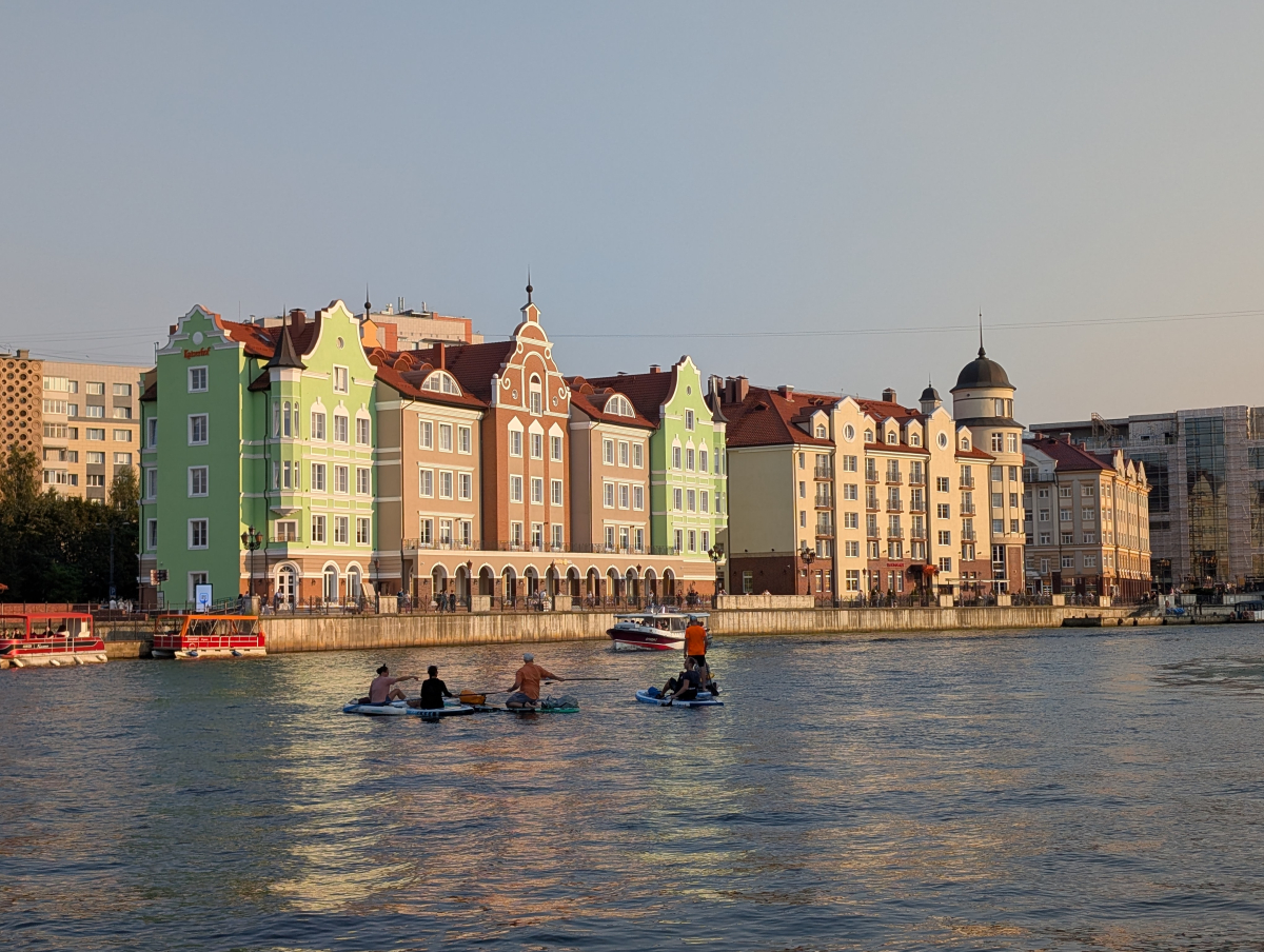 Kaiserhof hotel’s riverside façade and rounded corner tower in Kaliningrad Kaiserhof hotel’s riverside façade and rounded corner tower in Kaliningrad