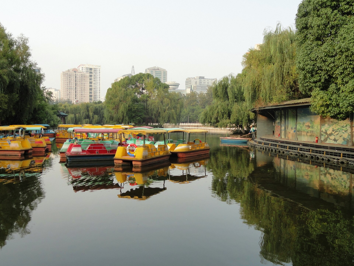 Green Lake and urban surroundings in Kunming