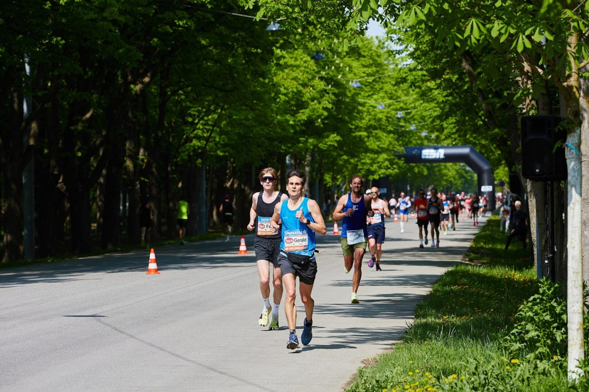 Runners at the Vienna City Marathon in 2026 Runners at the Vienna City Marathon in 2026