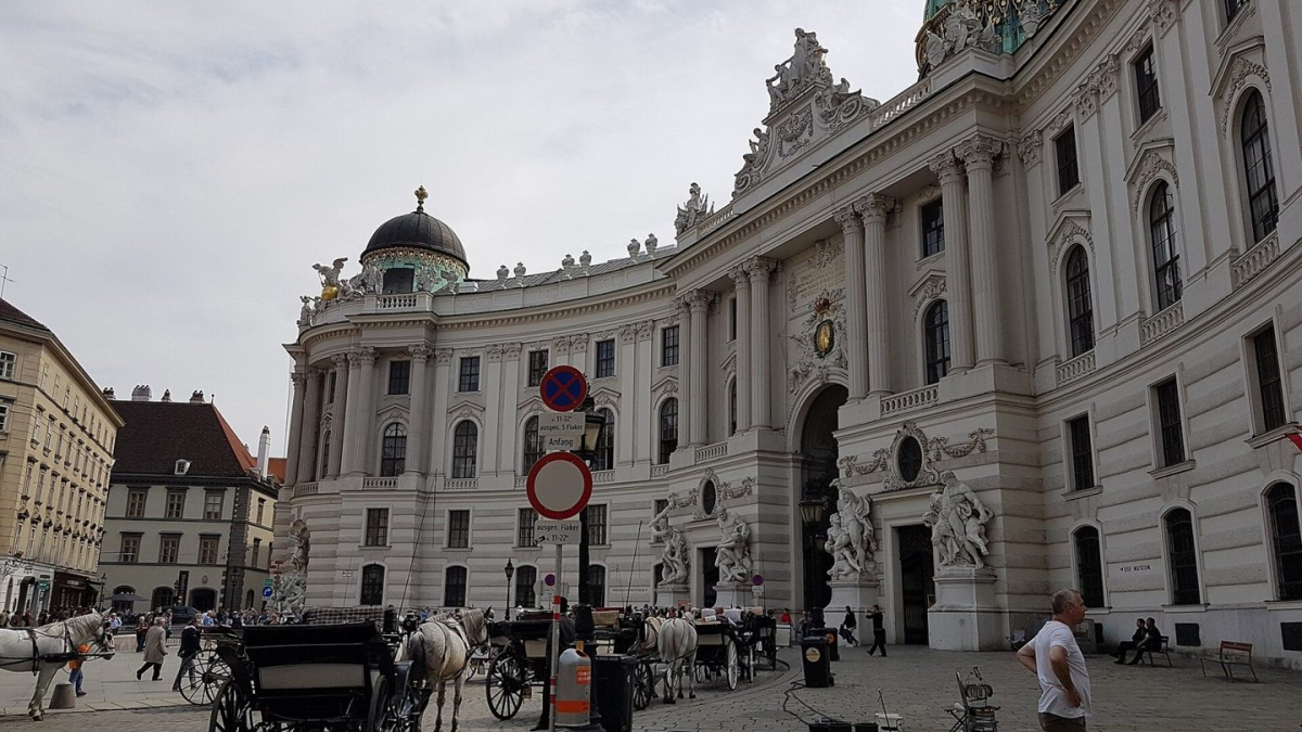 The curved Hofburg façade at Michaelerplatz The curved Hofburg façade at Michaelerplatz