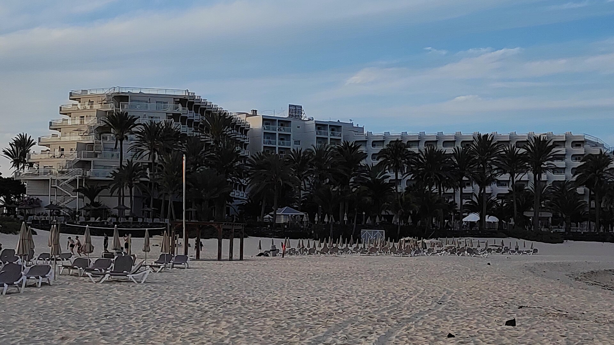 Riu Palace Tres Islas beside the Corralejo coastline