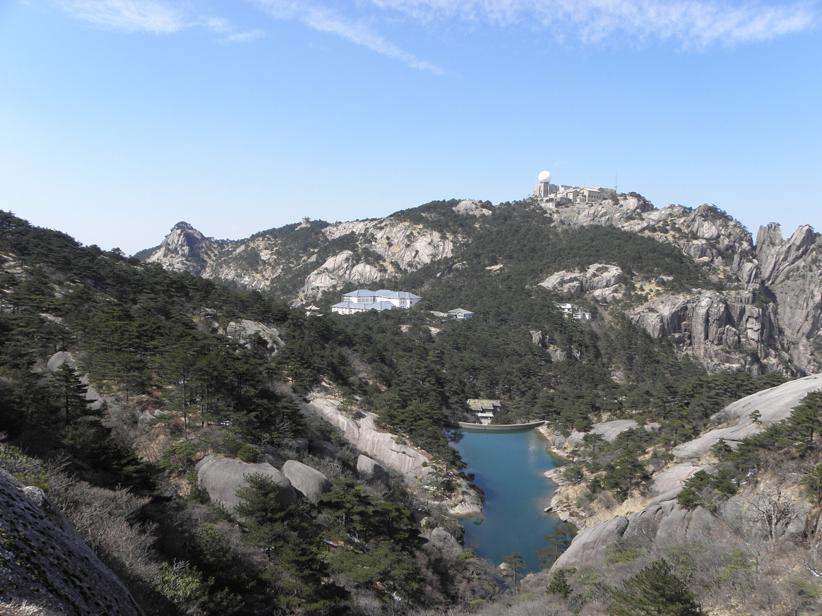 Mountain ridges and trees at Huangshan