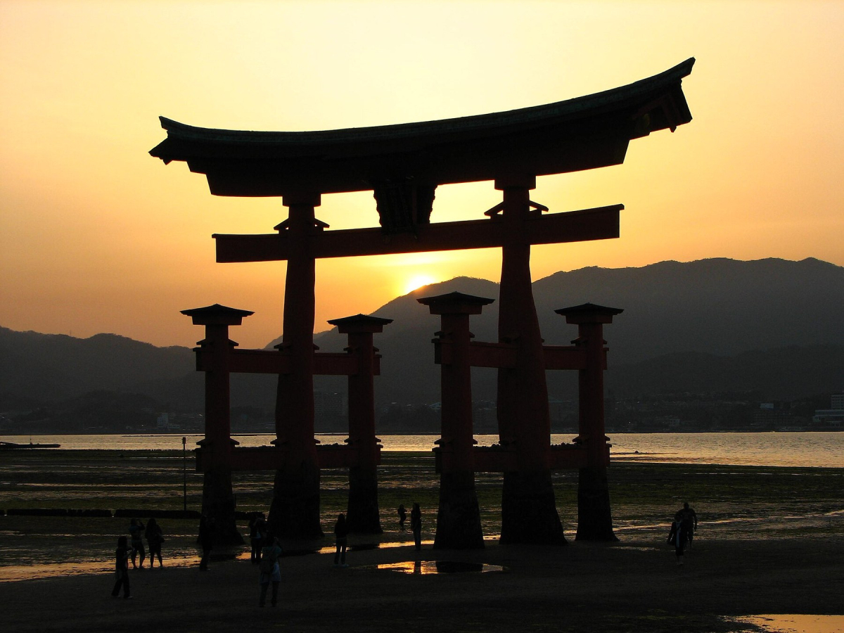 Itsukushima’s torii and shoreline