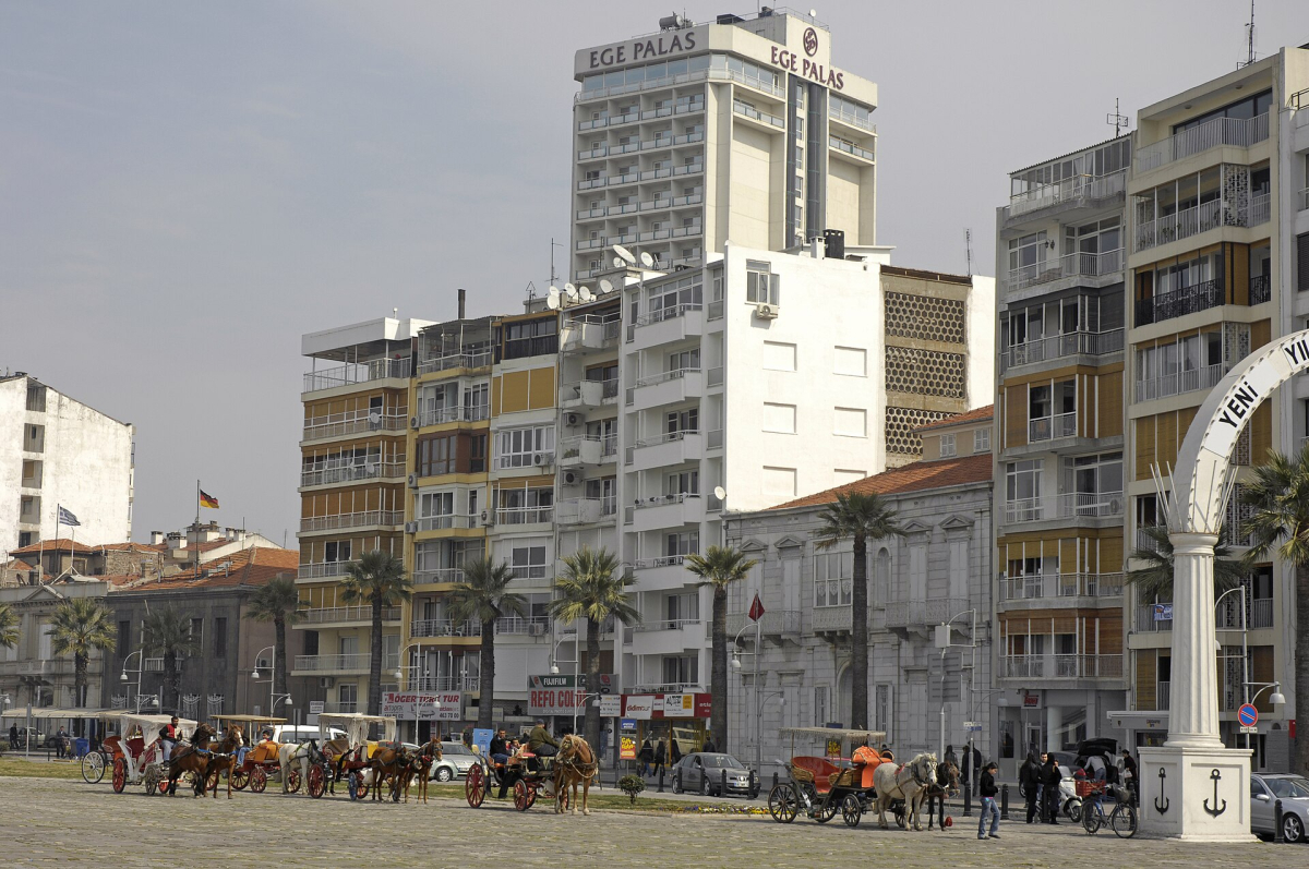 İzmir Kordon waterfront