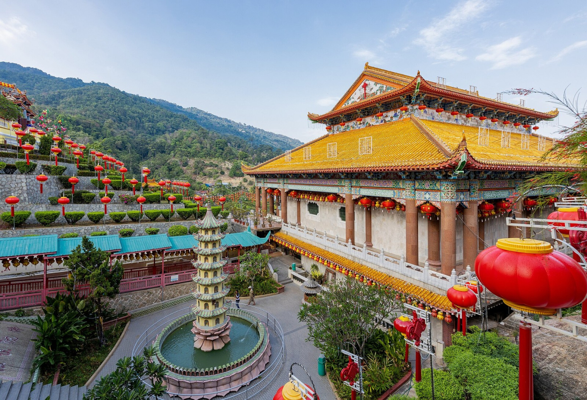 Kek Lok Si temple complex in Air Itam, Penang. Kek Lok Si temple complex in Air Itam, Penang.