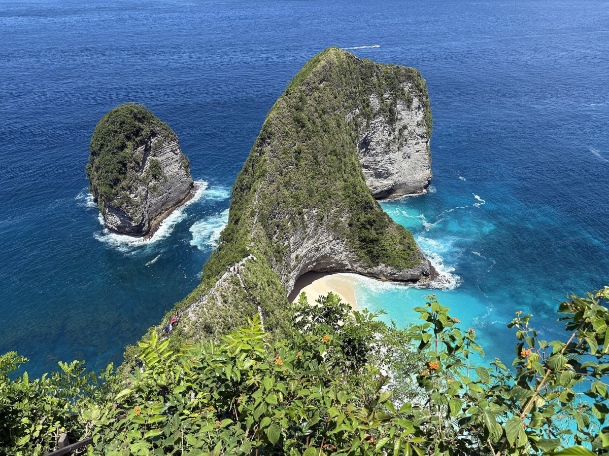 The cliffs above Kelingking Beach on Nusa Penida