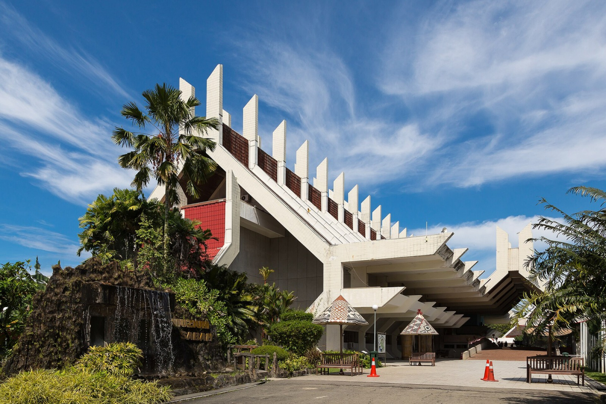 Sabah State Museum’s main building. Check the published gallery-closure notice before planning a visit. Sabah State Museum’s main building. Check the published gallery-closure notice before planning a visit.