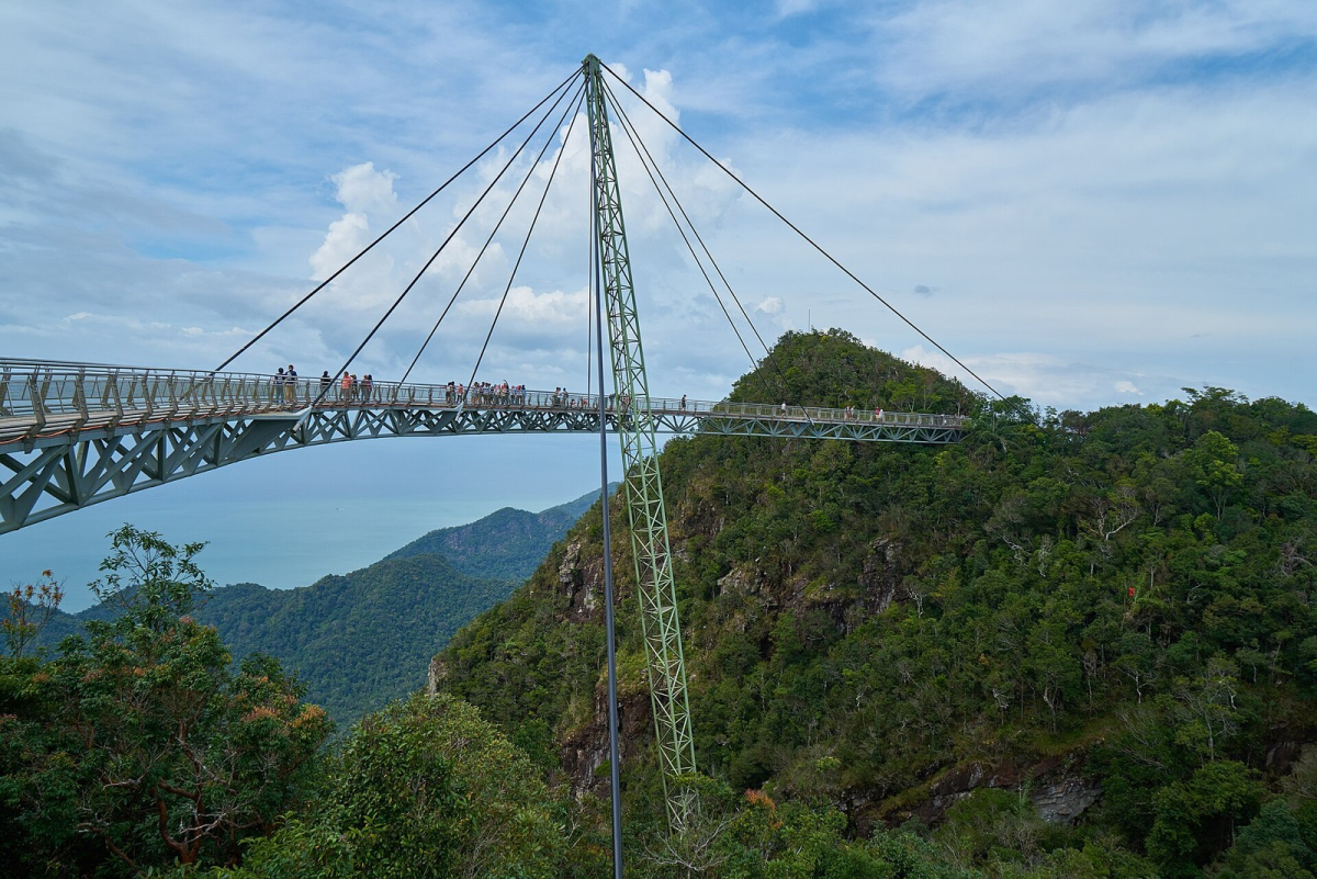 Langkawi SkyBridge in November 2016. Current access depends on operating and weather conditions. Langkawi SkyBridge in November 2016. Current access depends on operating and weather conditions.