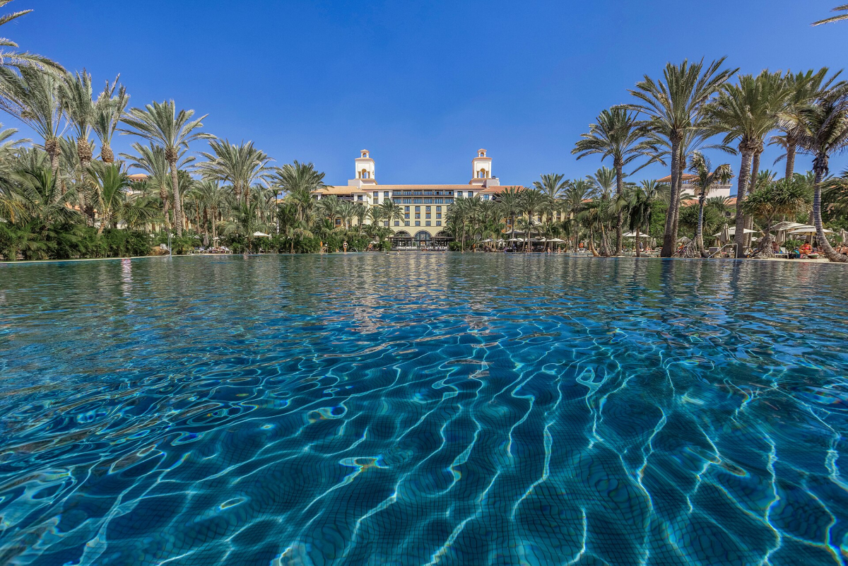 Pool and gardens at Lopesan Costa Meloneras