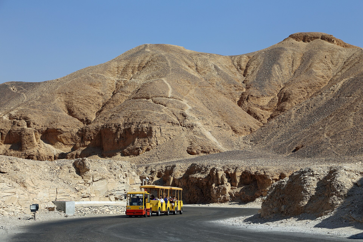 Desert approach to the Valley of the Kings Desert approach to the Valley of the Kings