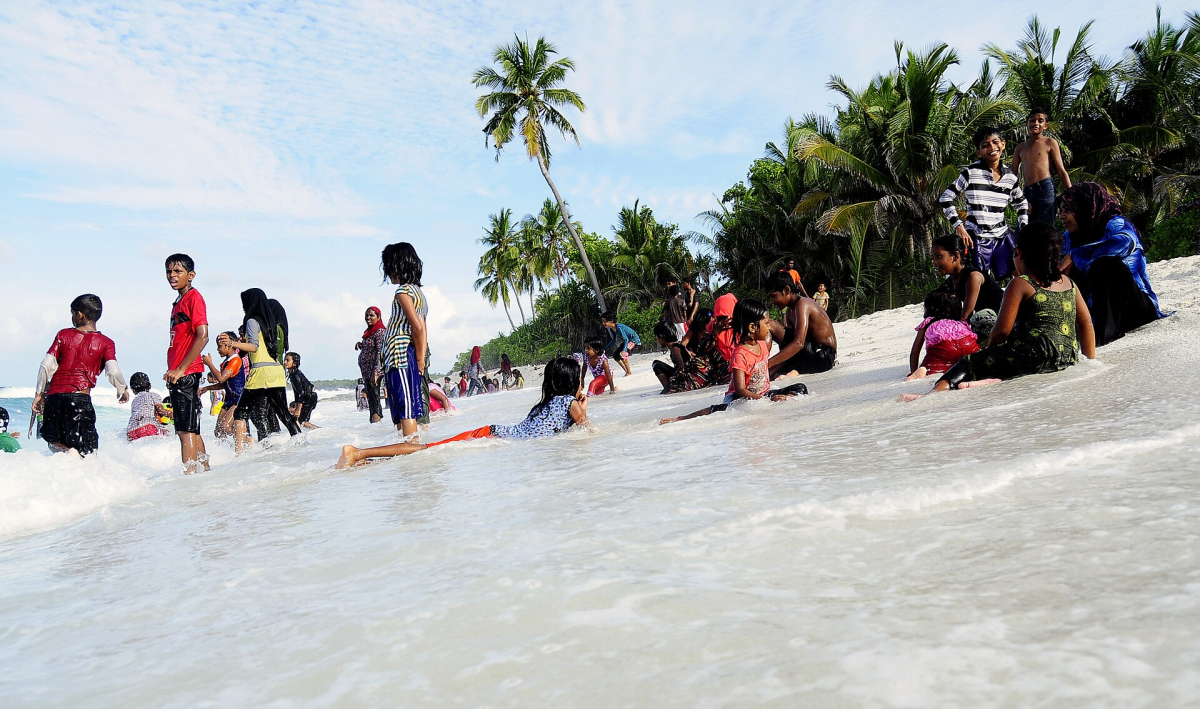 A Maahefun celebration at Thoondu beach on Fuvahmulah A Maahefun celebration at Thoondu beach on Fuvahmulah