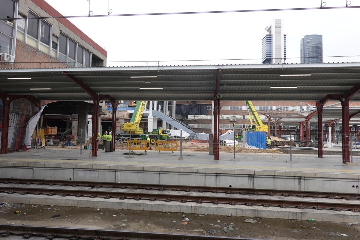 Platforms and surrounding works at Chamartín in 2023; check current station access. Platforms and surrounding works at Chamartín in 2023; check current station access.