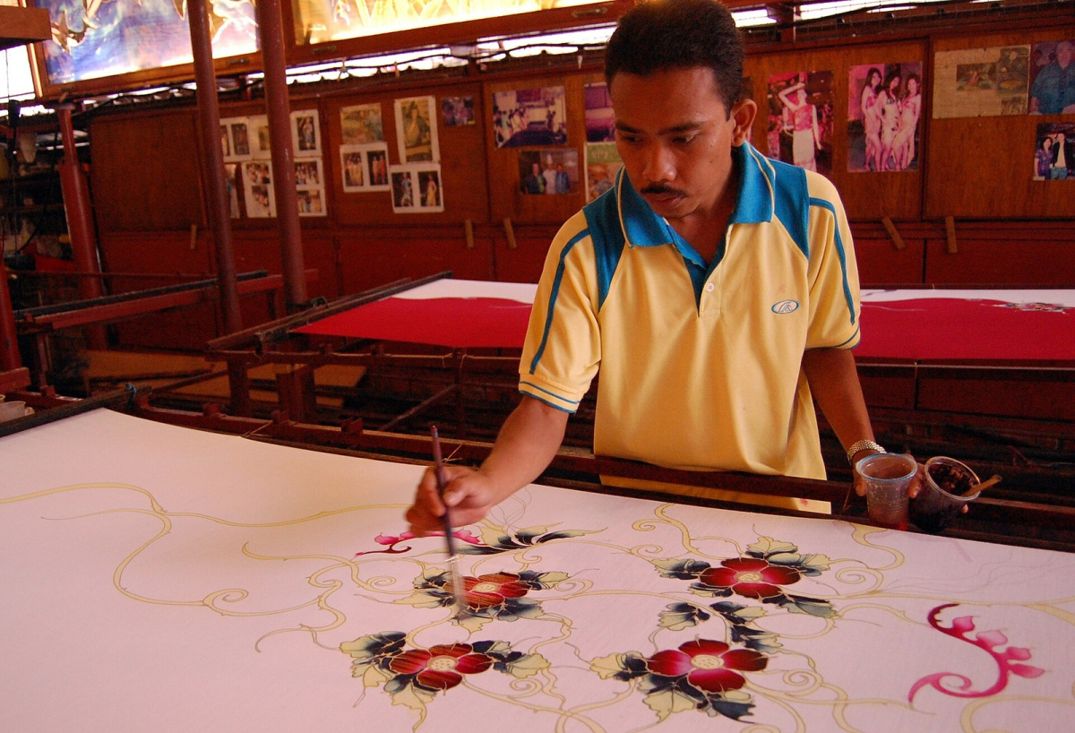 A craftsman working on batik at Jadi Batik Centre in Kuala Lumpur in March 2008. Historical technique demonstration, not a current workshop booking. A craftsman working on batik at Jadi Batik Centre in Kuala Lumpur in March 2008. Historical technique demonstration, not a current workshop booking.