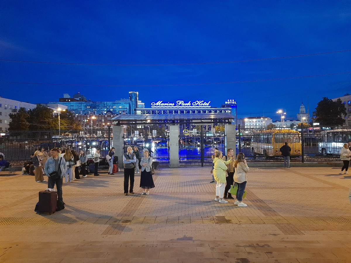 Marins hotel building and forecourt in Yekaterinburg Marins hotel building and forecourt in Yekaterinburg