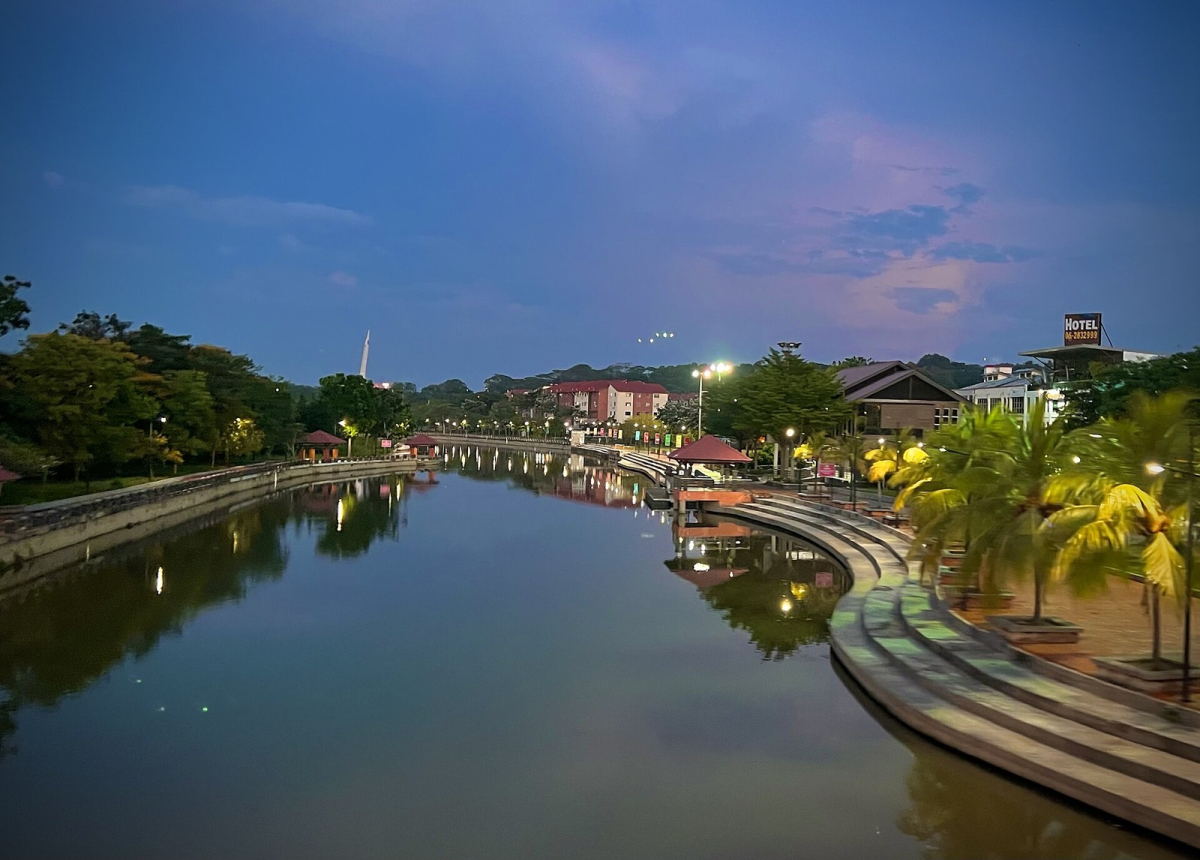 An evening river view in Melaka, photographed in March 2023. An evening river view in Melaka, photographed in March 2023.