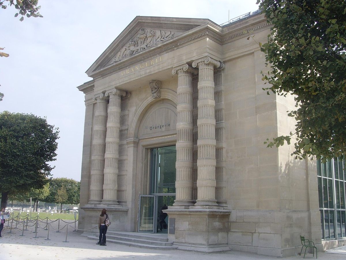 The classical exterior of the Musée de l’Orangerie in the Tuileries.