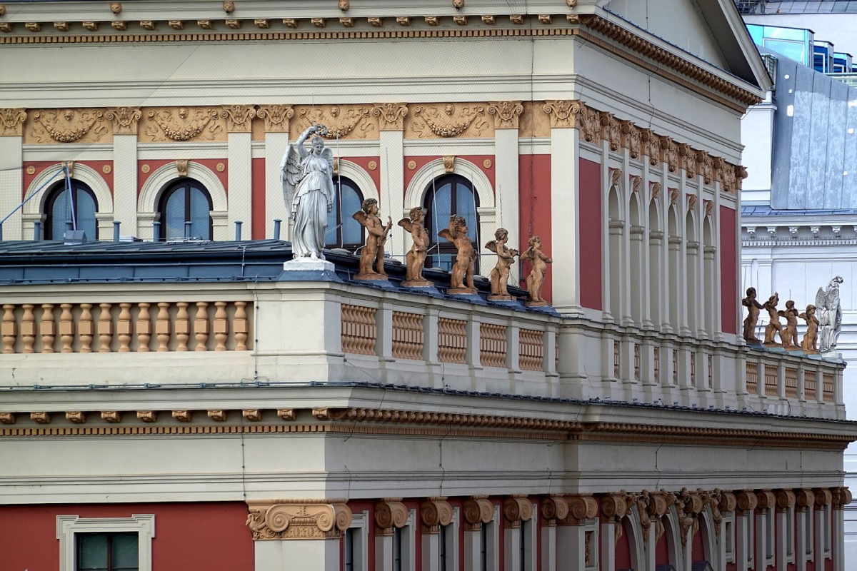 The facade and sculptures of the Musikverein in Vienna The facade and sculptures of the Musikverein in Vienna