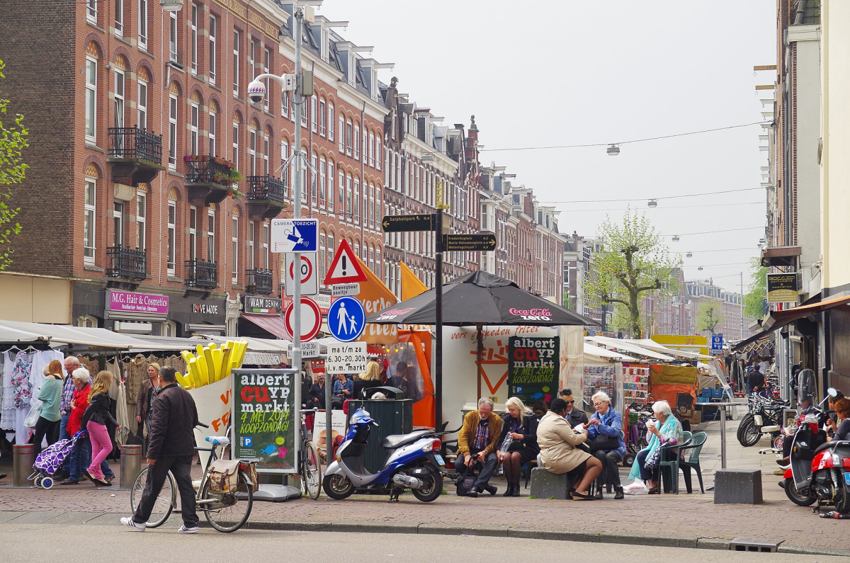 Albert Cuyp market in De Pijp. Albert Cuyp market in De Pijp.