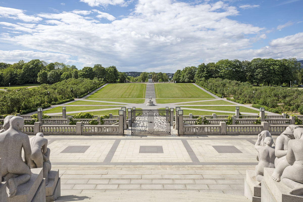 The long axis of the Vigeland installation seen from the Monolith area. The long axis of the Vigeland installation seen from the Monolith area.