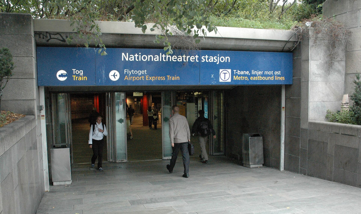 An entrance to Nationaltheatret station in September 2005; follow the lost-property office’s current collection instructions. An entrance to Nationaltheatret station in September 2005; follow the lost-property office’s current collection instructions.