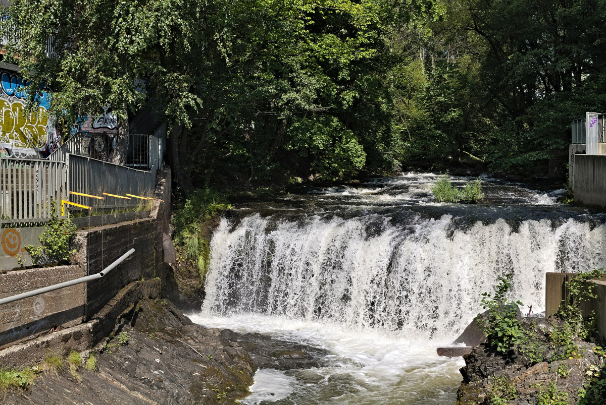 Nedre Foss waterfall on Akerselva in August 2022. Water level, vegetation and safe access can differ on your visit. Nedre Foss waterfall on Akerselva in August 2022. Water level, vegetation and safe access can differ on your visit.